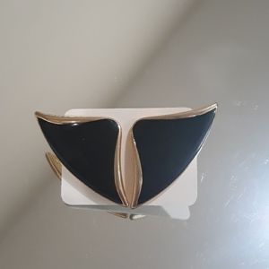 Vintage Trifari black and gold earrings